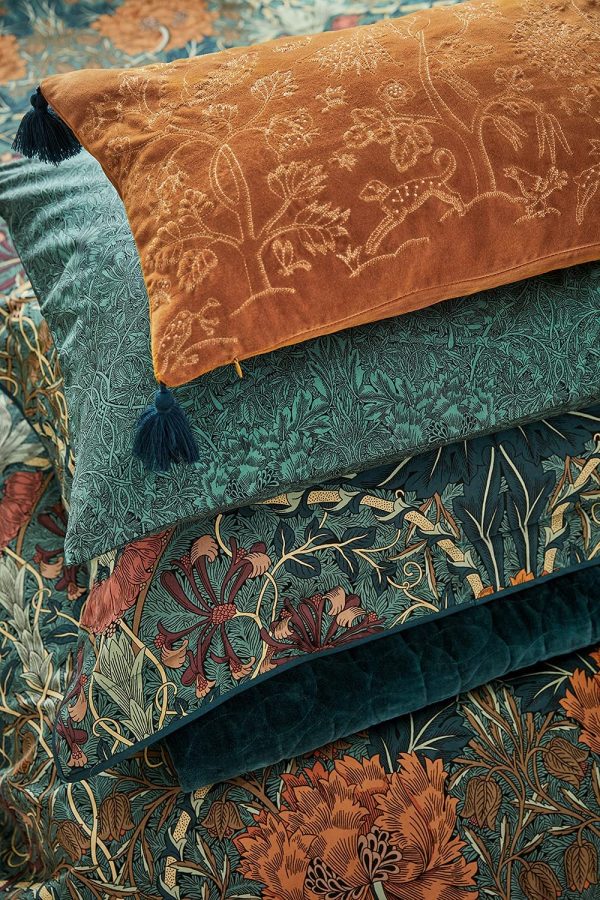 Honeysuckle & Tulip Bedding in Mulberry & Teal by Morris & Co - Image 9