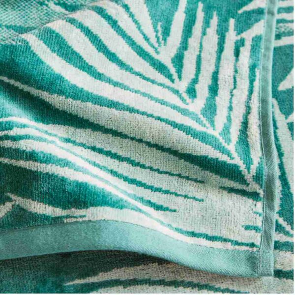 La Palmera Green Towel Close Up Image
