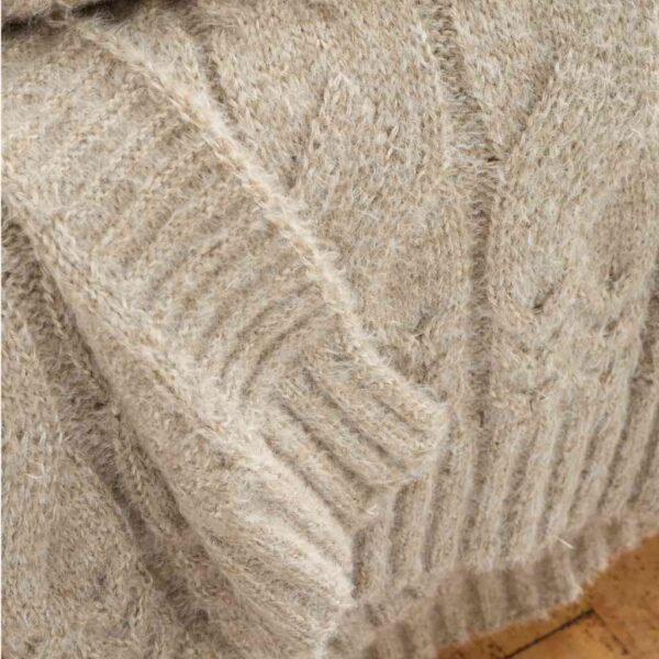 Bianca Natural Cable Knit Throw Close Up Image