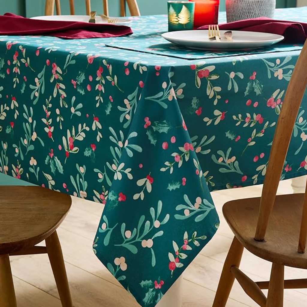 Lansfield Christmas Holly And Mistletoe Table Cloth Main Image