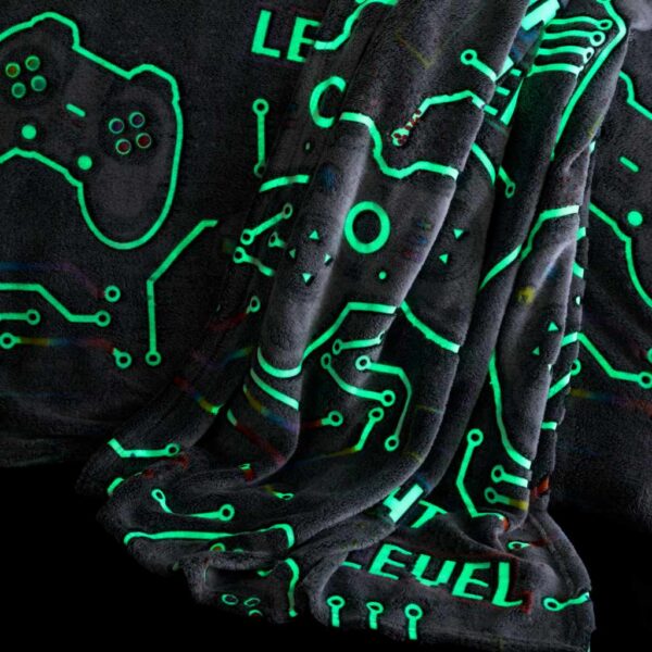 Lansfield Game Over Glow In The Dark Fleece Throw Glow Detail Image