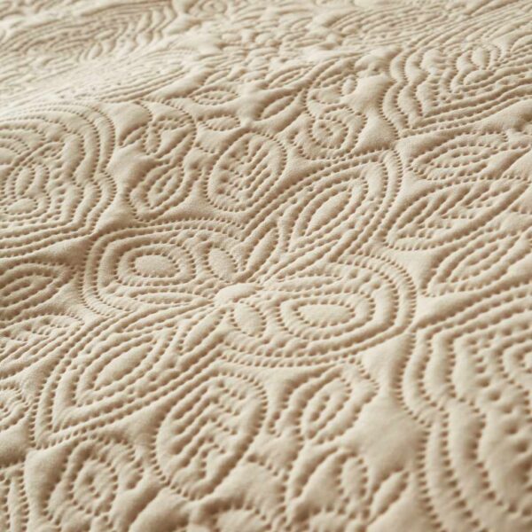 Pineapple Elephant Casablanca Pinsonic Natural Bedspread Detail Image