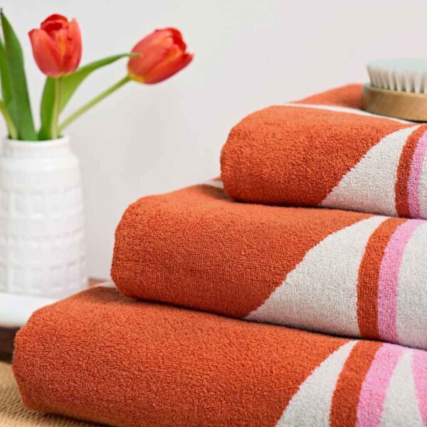 Orla-Kiely-Stem-Bloom-Duo-Blush-Towels-Close-Up