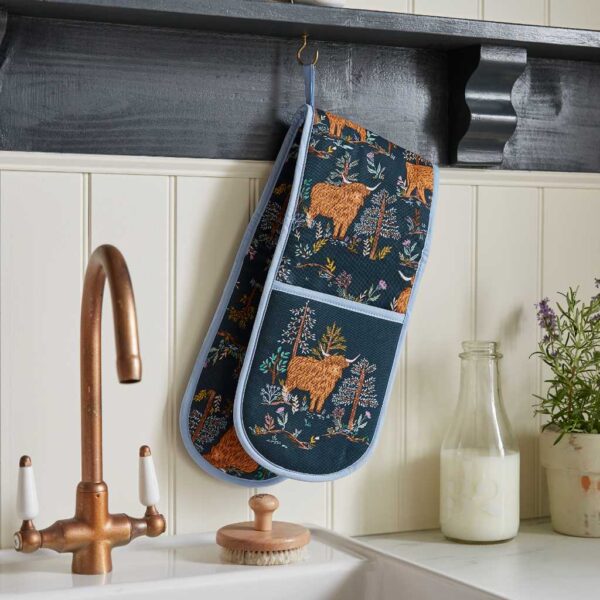 Ulster Weavers Connie The Cow Double Oven Glove Main Image