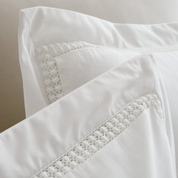Bianca Oxford Lace Trim White Pillowcase Detail Image