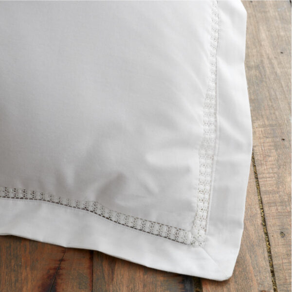 Bianca Oxford Lace Trim White Pillowcase Edge Detail Image