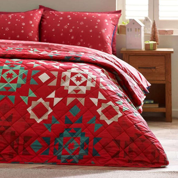 Christmas Patchwork Quilted Bedspread Lansfield Main Image