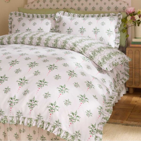 Cath Crest Floral Bedding Image
