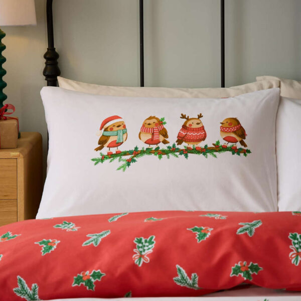 Christmas Robins Red Bedding Lansfield Pillowcase Front Image